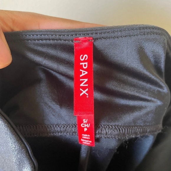 SPANXshape Faux Leather legging - Picture 6 of 10